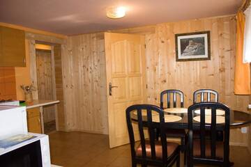 Фото номера Апартаменты с 2 спальнями и кухней Проживание в семье Hacjenda - Apartamenty i Pokoje Gościnne г. Чарна-Гура 12