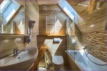 Фото номера Семейный номер-студио Курортные отели Montenero Resort&amp;Spa г. Чарна-Гура 2